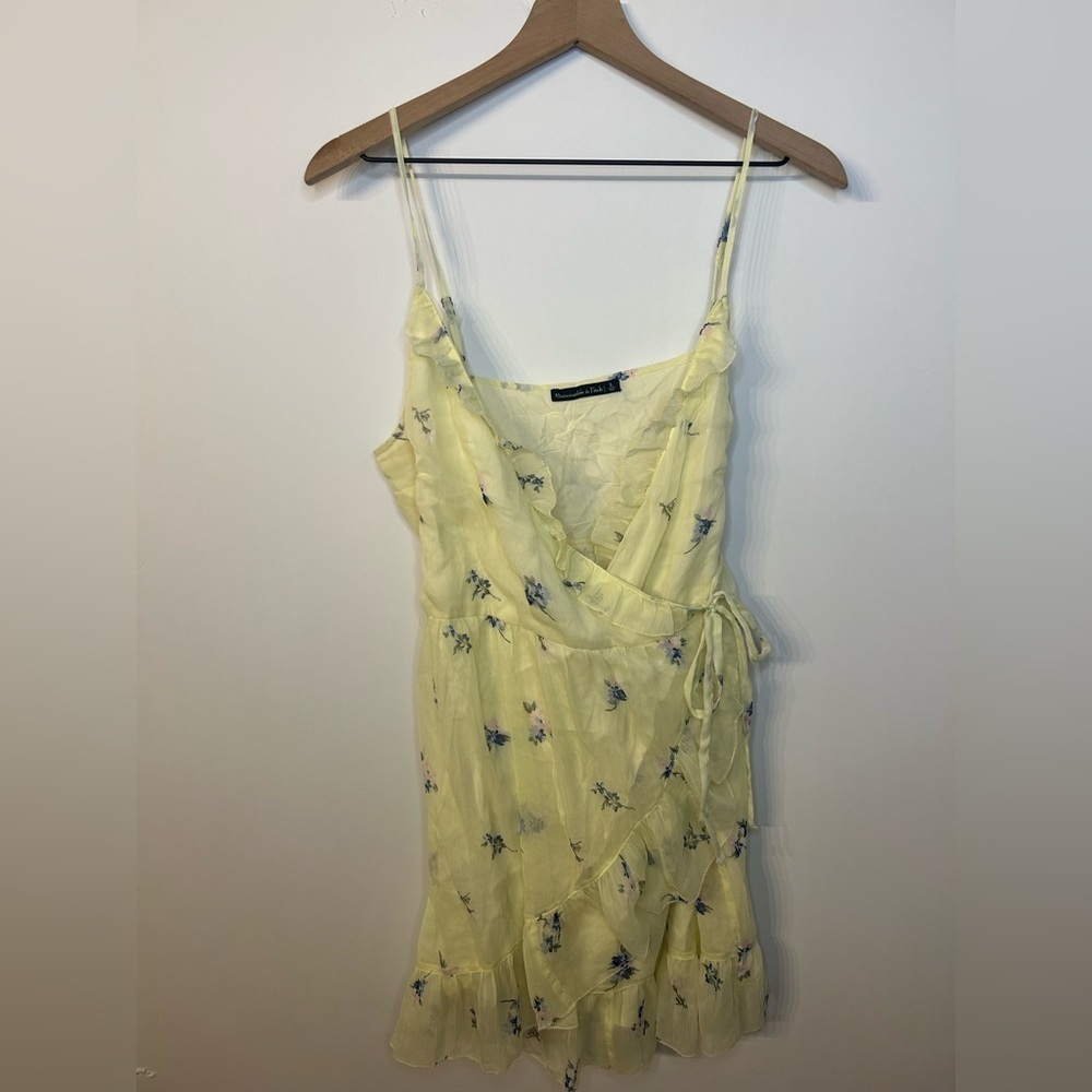 Abercrombie & Fitch Butter Yellow Blue Floral Sleeveless Wrap Dress, Size Large - Picture 2 of 11